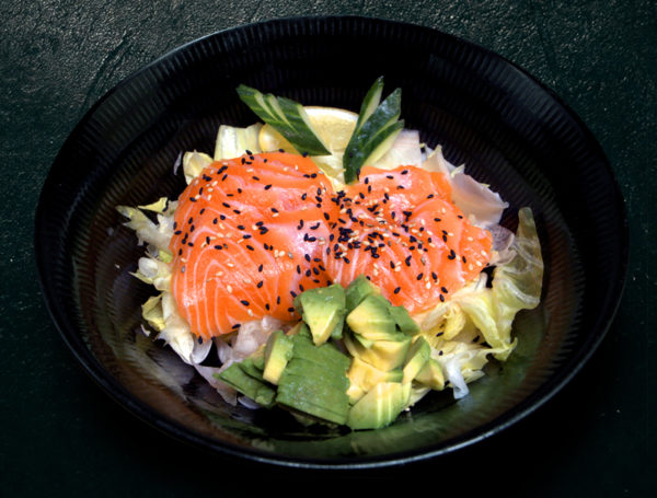 accompagnement-salade-avocat-saumon-restaurant-japonais-saint-brieuc-commander-sur-place-a-emporter